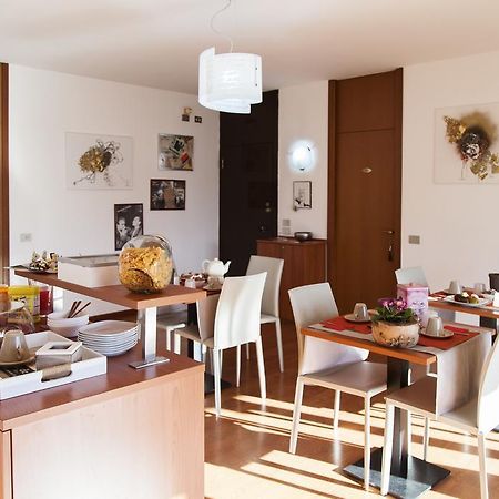 I Salici Bed & Breakfast Basiglio Bagian luar foto
